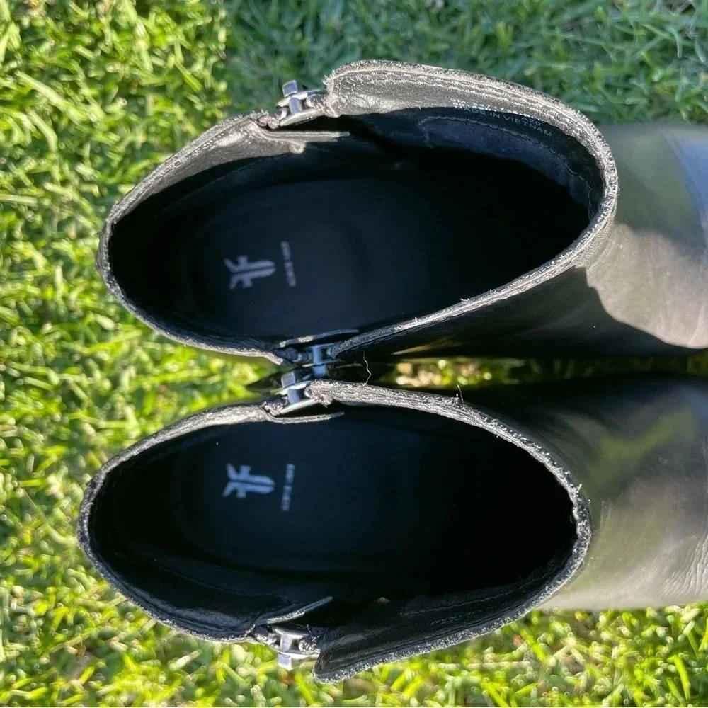 EUC FRYE Judith Double Zip Stacked Heel Pointed Toe Ankle Boots in Black Size 9M - Picture 13 of 17